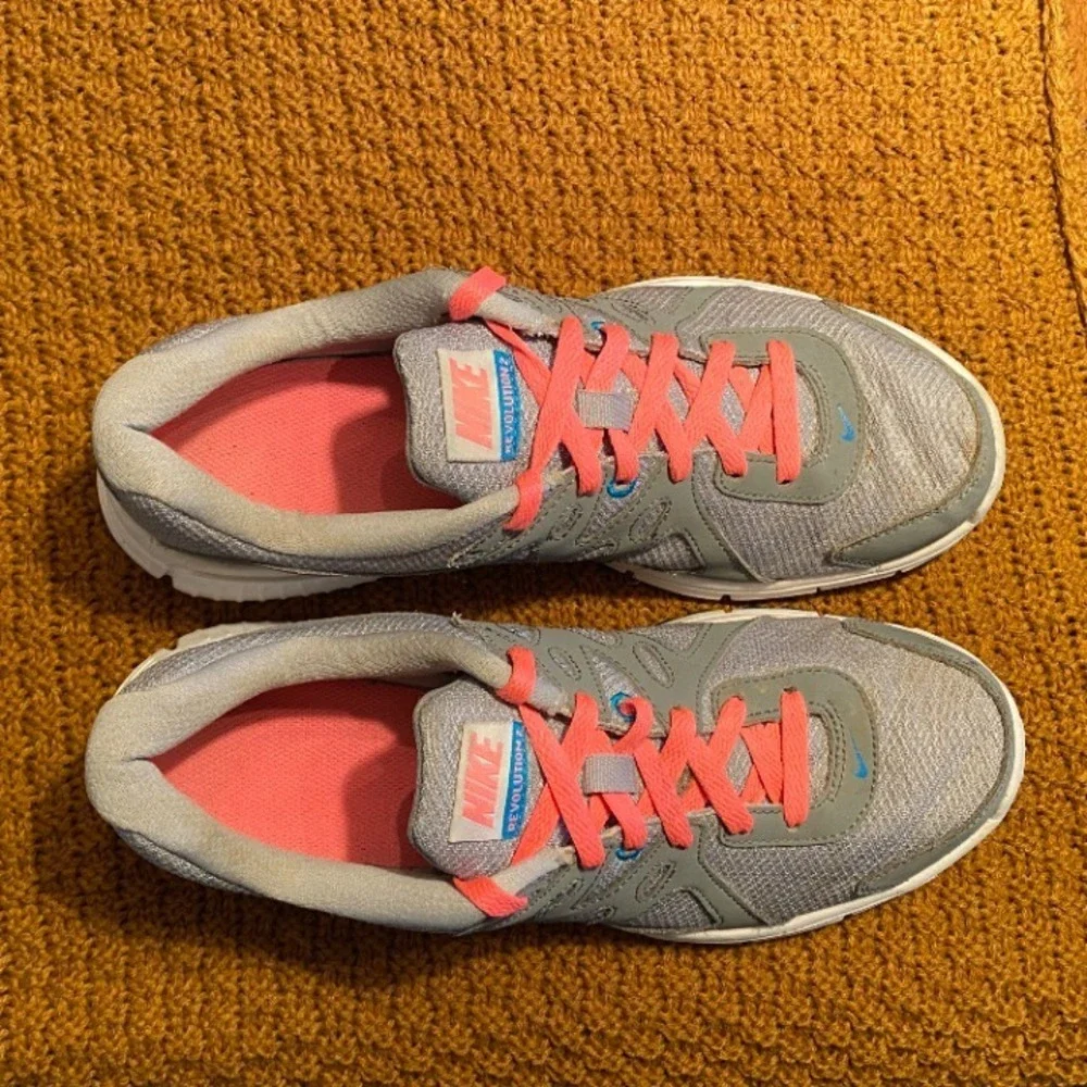 Nike Revolution 2 Women's Sneakers Sz 10